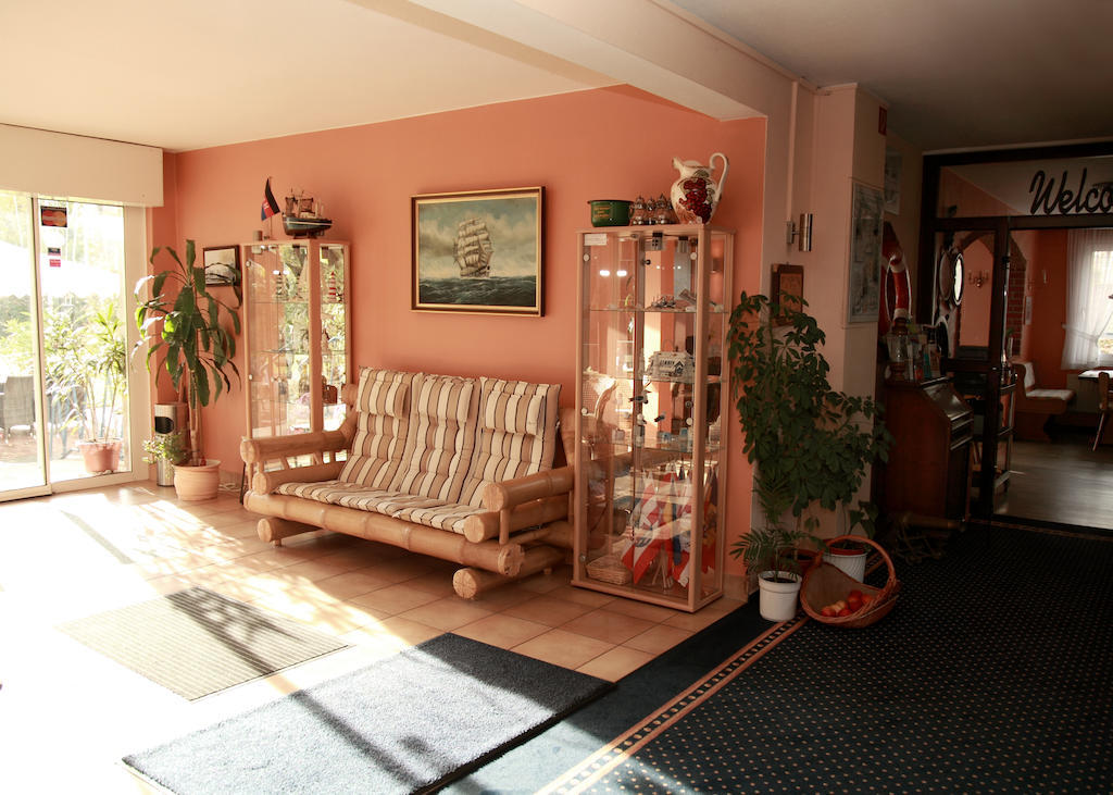 Hotel Bertramshof Wismar Bagian luar foto
